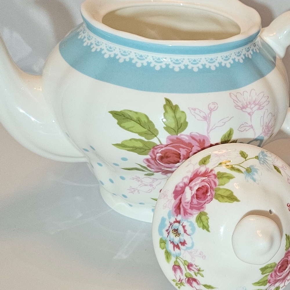 Floral Ceramic Teapot with Lid - Blue and White